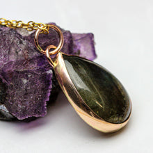 Load image into Gallery viewer, Labradorite In Gold
