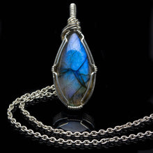 Load image into Gallery viewer, Labradorite: Pendant of Power