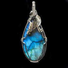 Load image into Gallery viewer, Labradorite: Pendant of Power
