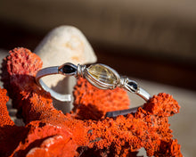Load image into Gallery viewer, Rutilated Quartz and Onyx Bracelet