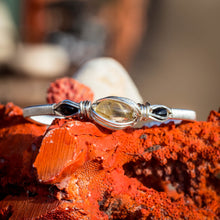 Load image into Gallery viewer, Rutilated Quartz and Onyx Bracelet