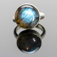 Load image into Gallery viewer, Manifestation : Labradorite and Sterling Silver Ring