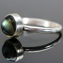 Load image into Gallery viewer, Magic : Labradorite and Sterling Silver Ring (Small stone)