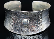 Load image into Gallery viewer, Mandala Design Silver Bracelet