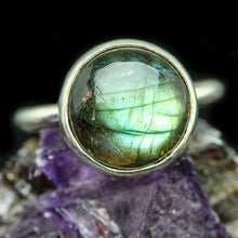 Load image into Gallery viewer, Magic : Labradorite and Sterling Silver Ring (Small stone)