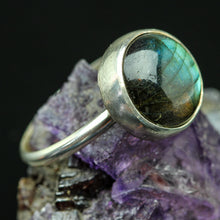 Load image into Gallery viewer, Magic : Labradorite and Sterling Silver Ring (Small stone)