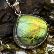 Load image into Gallery viewer, Dragon's Eye: Labradorite and Sterling Necklace