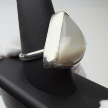 Load image into Gallery viewer, Agate ring, side view showing the sterling silver bezel