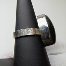 Load image into Gallery viewer, Blue Oval Labradorite ring, side view showing the patterned sterling silver band