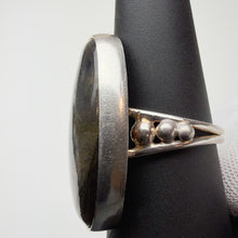 Load image into Gallery viewer, Green Oval Labradorite ring, side view showing the beaded band