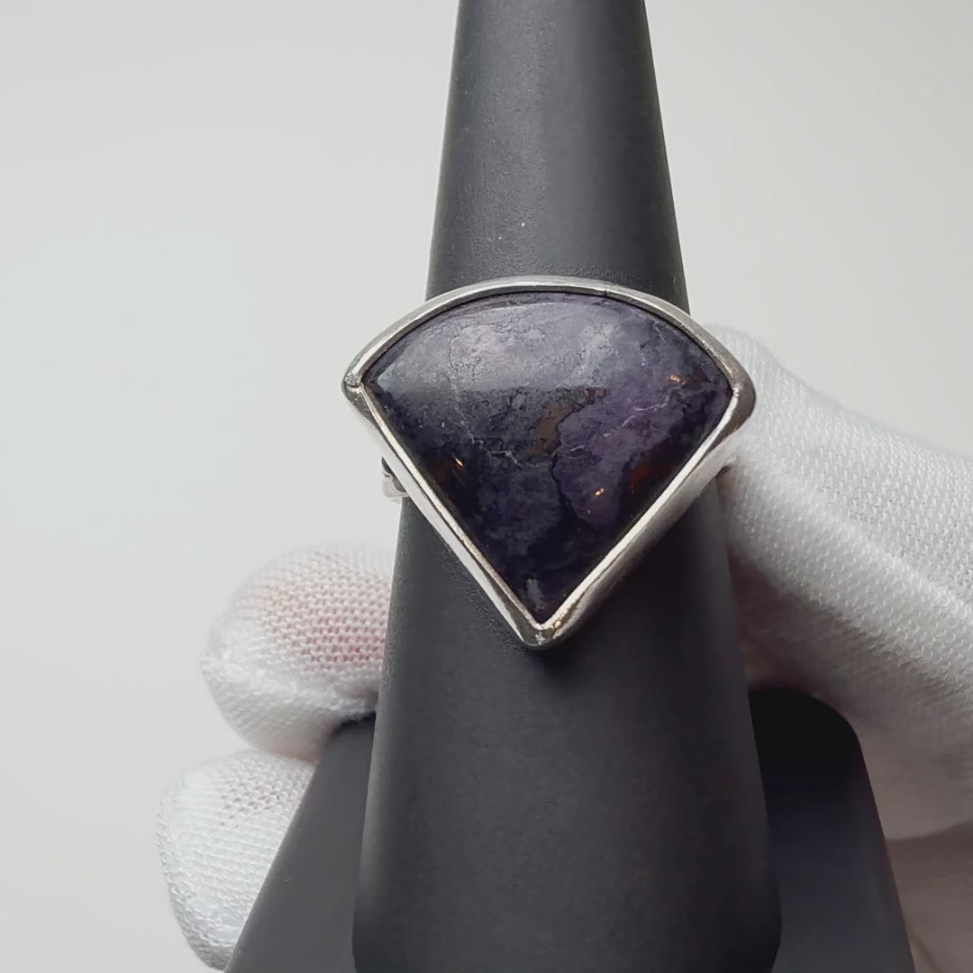 Sugilite ring turning on a ring display