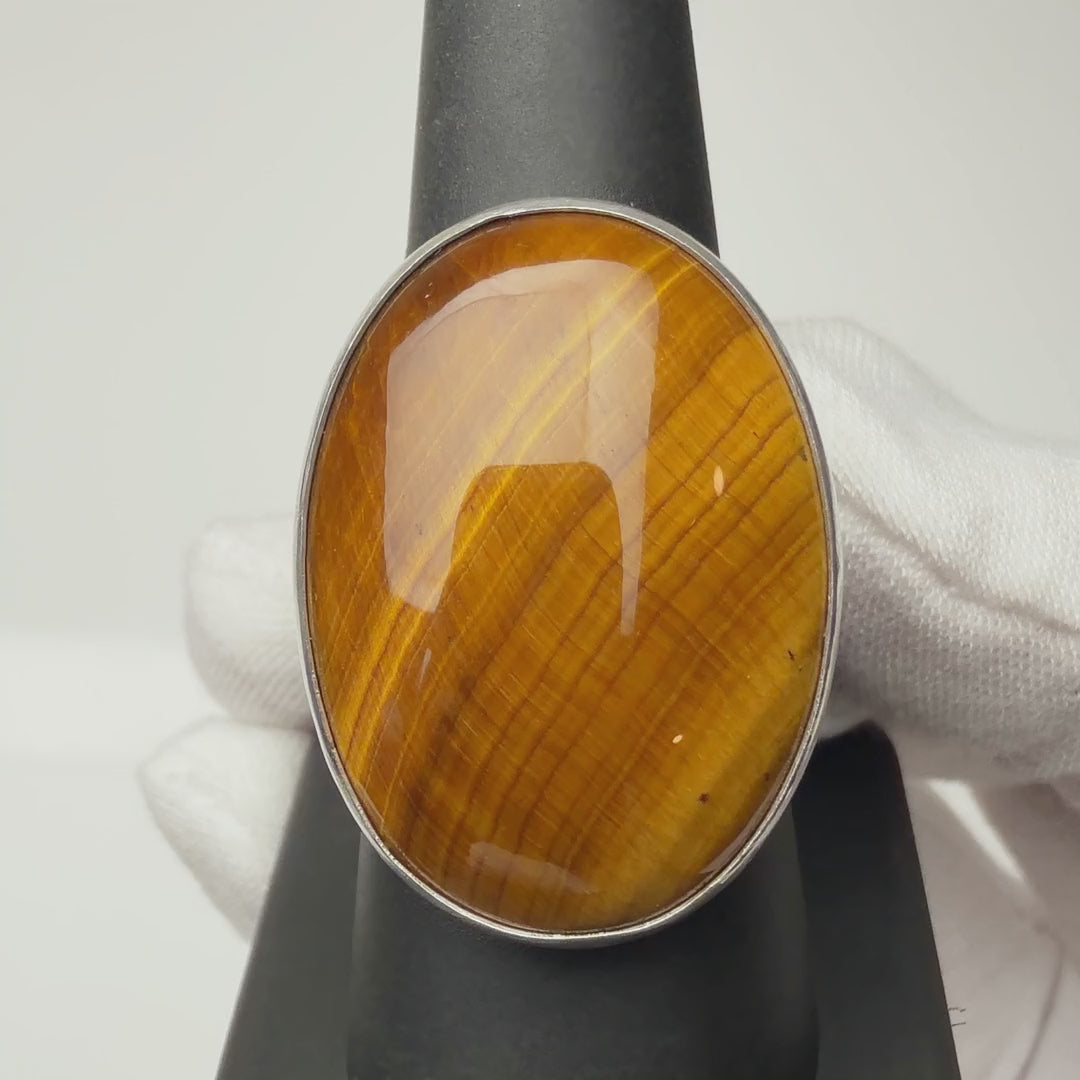 Tiger's eye ring turning on a ring display