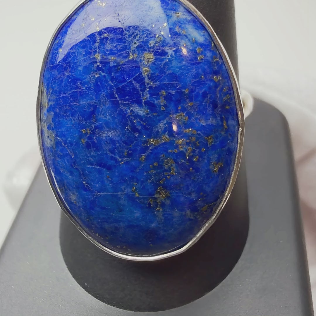 Lapis Lazuli ring turning on a ring display