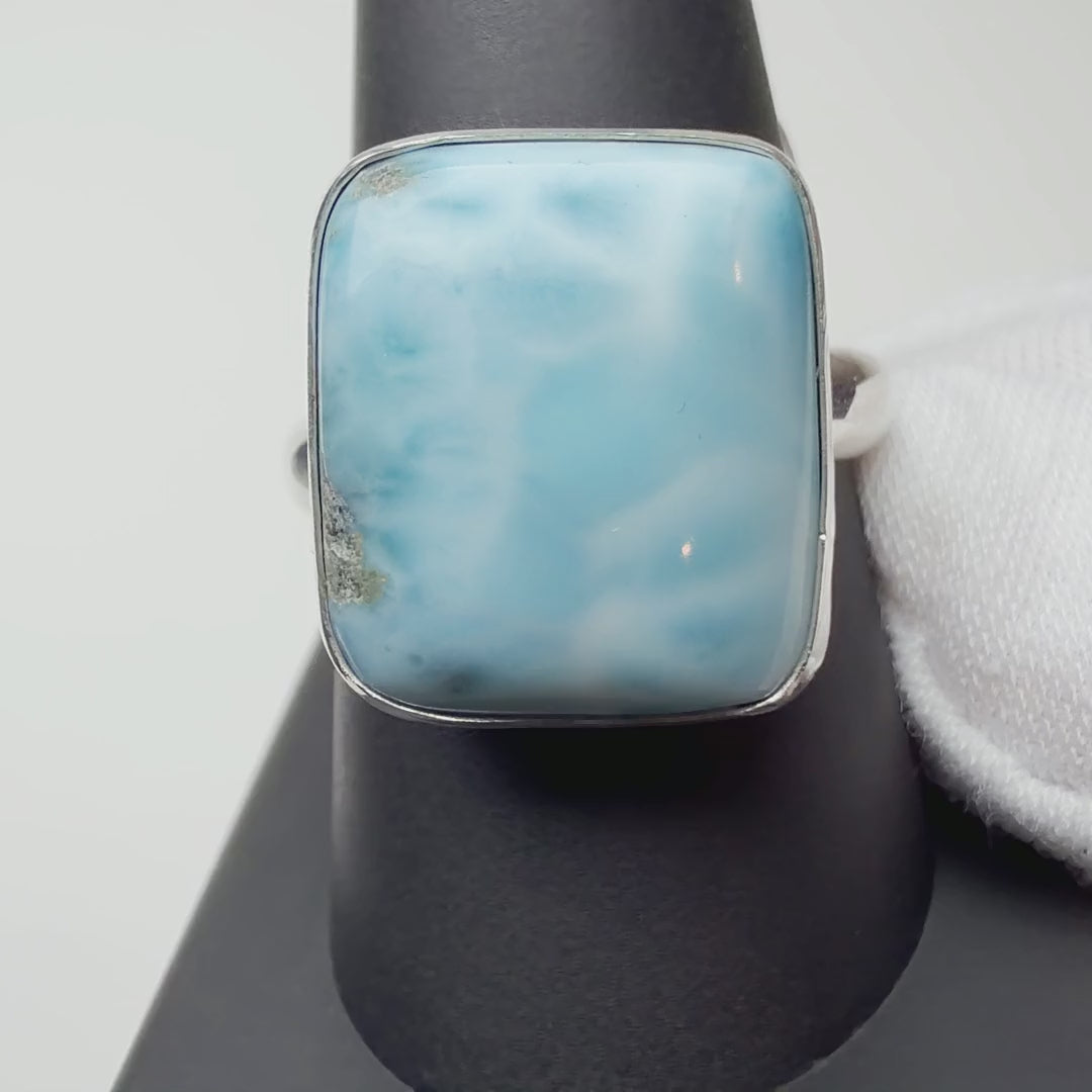 Larimar ring turning on a ring display