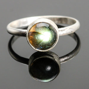 Magic : Labradorite and Sterling Silver Ring (Small stone)