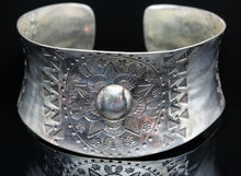 Load image into Gallery viewer, Mandala Design Silver Bracelet